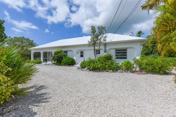 17224 E Green Turtle Lane, Sugarloaf Key, FL 33042