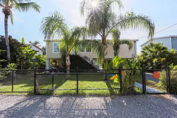 886 Loggerhead Lane, Sugarloaf Key, FL 33042