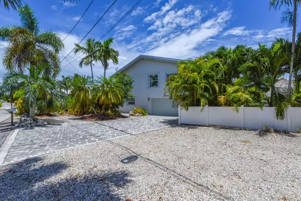 1163 E Caribbean Drive, Summerland, FL 33042