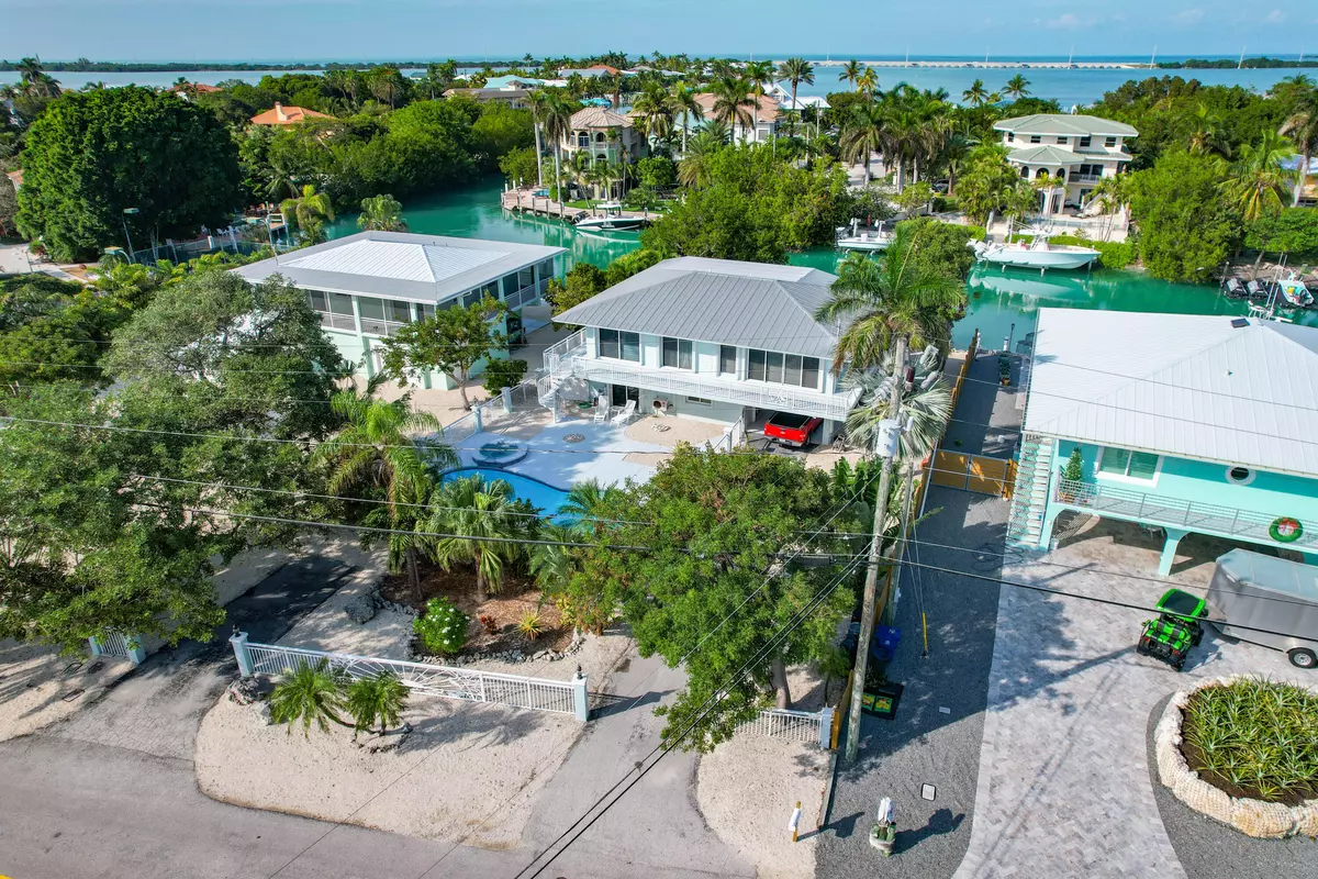 Duck, FL 33050,230 W Seaview Drive