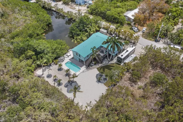 19563 Canal Drive, Sugarloaf Key, FL 33042