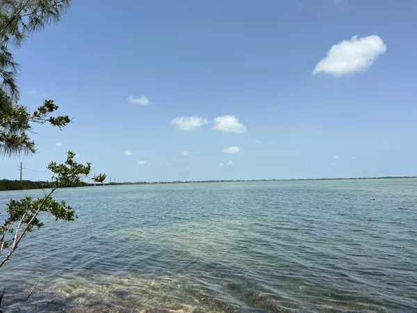 E Circle Dr., Saddle Bunch, FL 33040