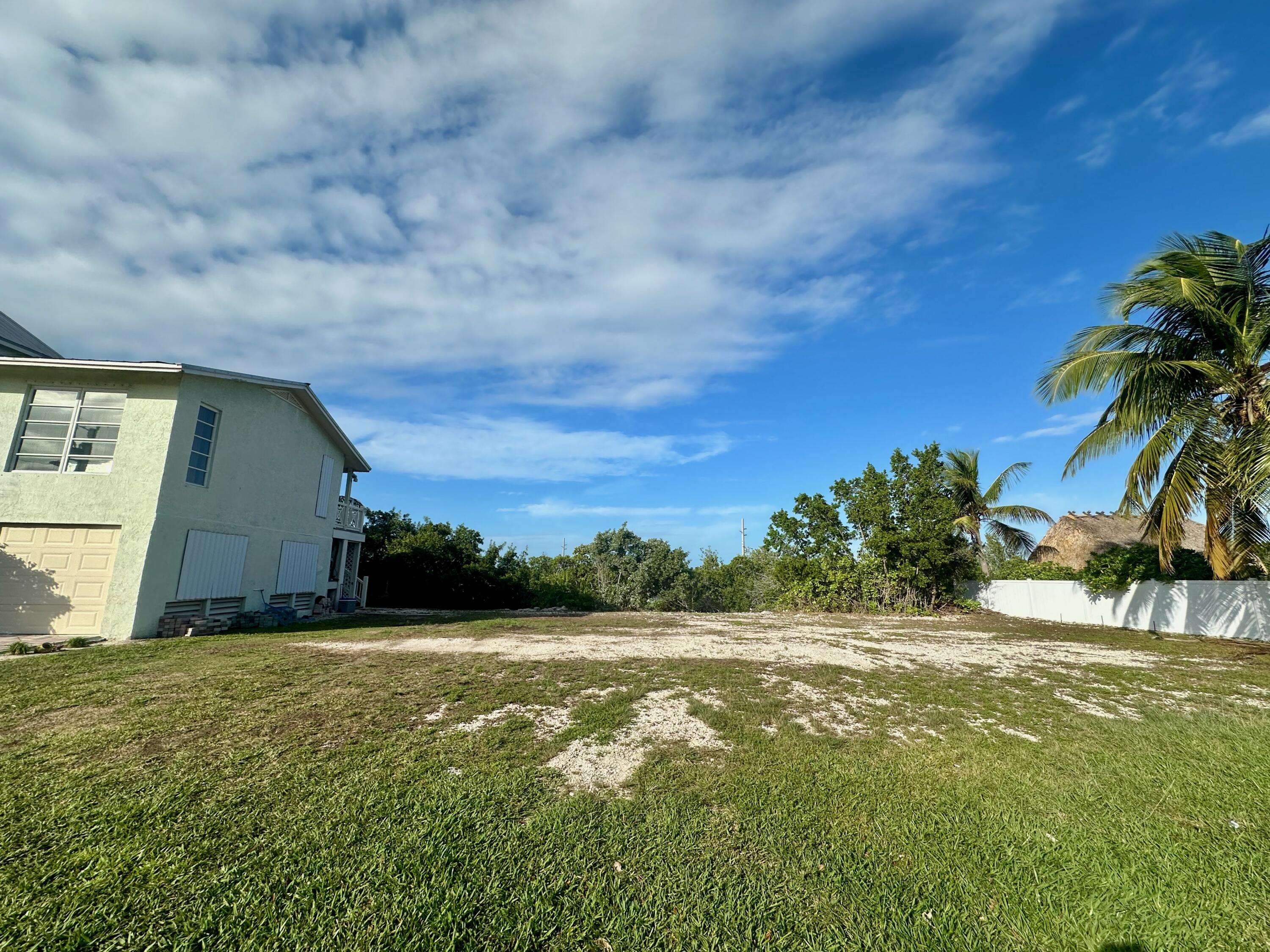 8 Blue Water Drive, Saddlebunch, FL 33040