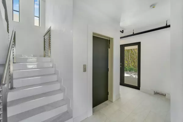 Duck, FL 33050,108 S Bahama Drive