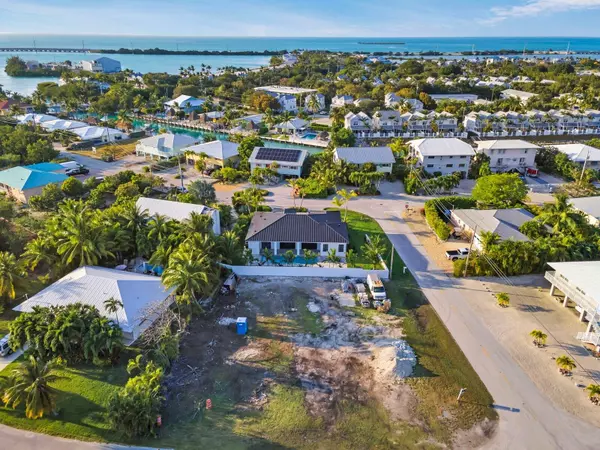 Duck, FL 33050,123 N Bahama Drive