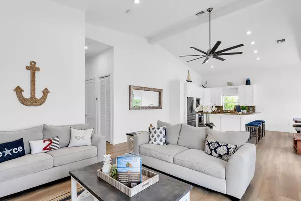 Duck, FL 33050,94 Antigua Street