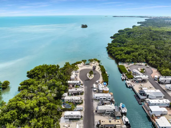 Marathon, FL 33050,6099 Overseas Highway #117E