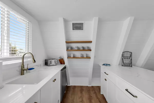 Key Colony, FL 33051,451 4Th Street