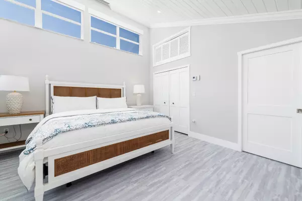 Duck, FL 33050,334 E Seaview Drive