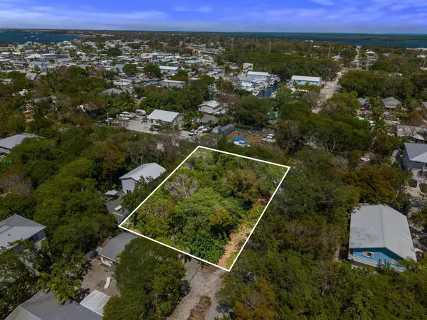 Key Largo, FL 33037,687 N Lake Drive