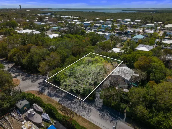 Key Largo, FL 33037,687 N Lake Drive