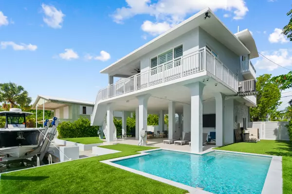 Key Largo, FL 33037,215 Wildwood Circle