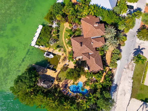 Duck, FL 33050,402 Harbour Drive