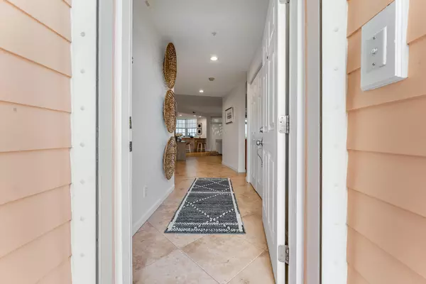 Key West, FL 33040,5601 College Road #A201