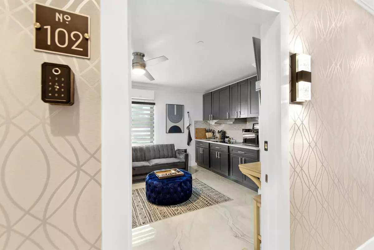 Tavernier, FL 33070,91865 overseas hwy #102