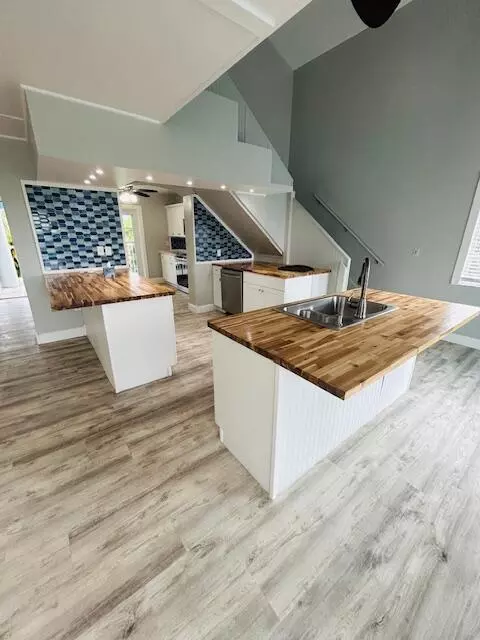 Cudjoe, FL 33042,21660 Overseas Highway