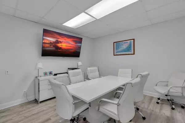 Key West, FL 33040,3718 N Roosevelt Boulevard