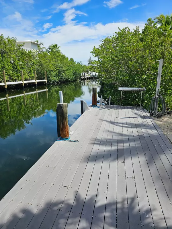 Marathon, FL 33050,208 E Bruce Court