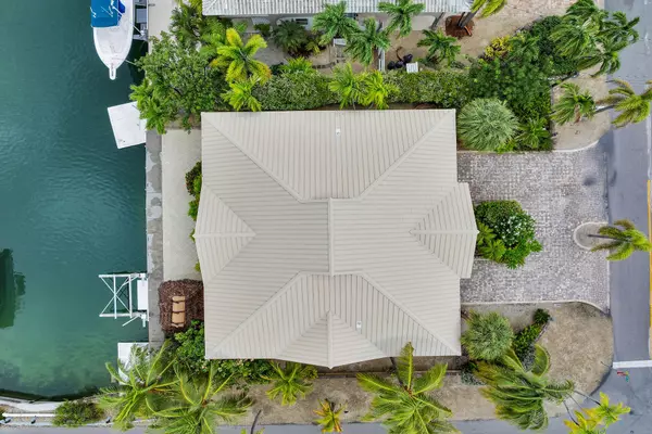 Summerland, FL 33042,860 Lagoon Drive