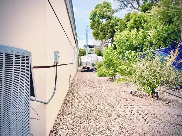 Key Largo, FL 33037,38 Coral Way