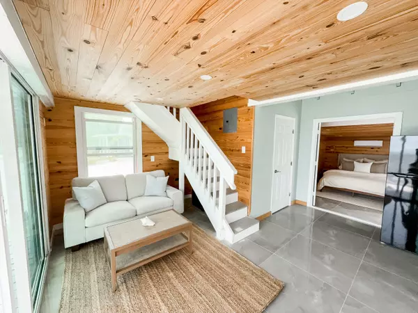 Big Pine, FL 33043,9 W