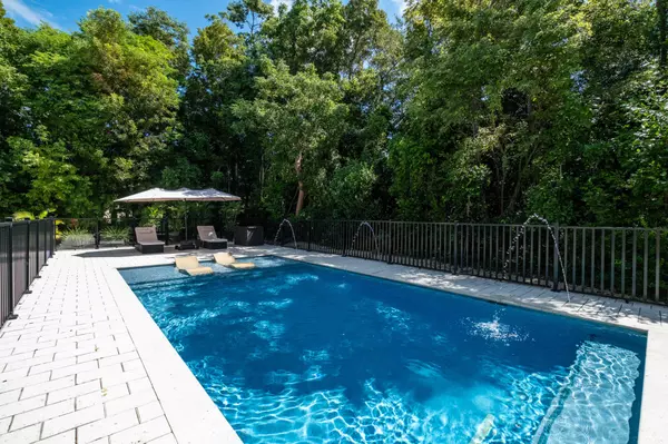 Key Largo, FL 33037,667 N Lake Drive