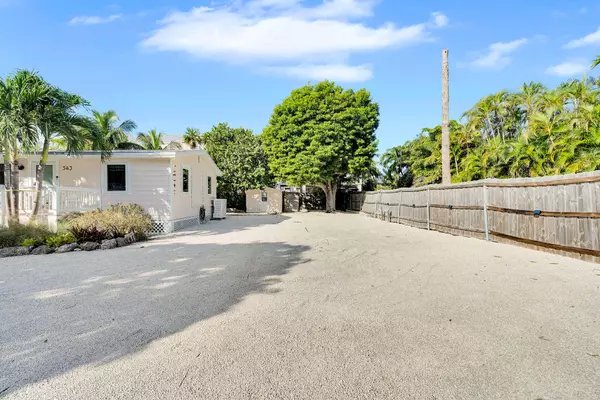 Marathon, FL 33050,543 74Th Street