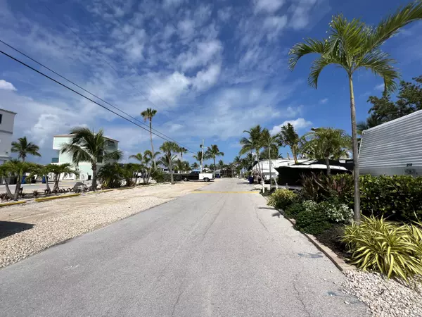 Key Largo, FL 33037,325 Calusa Street #217