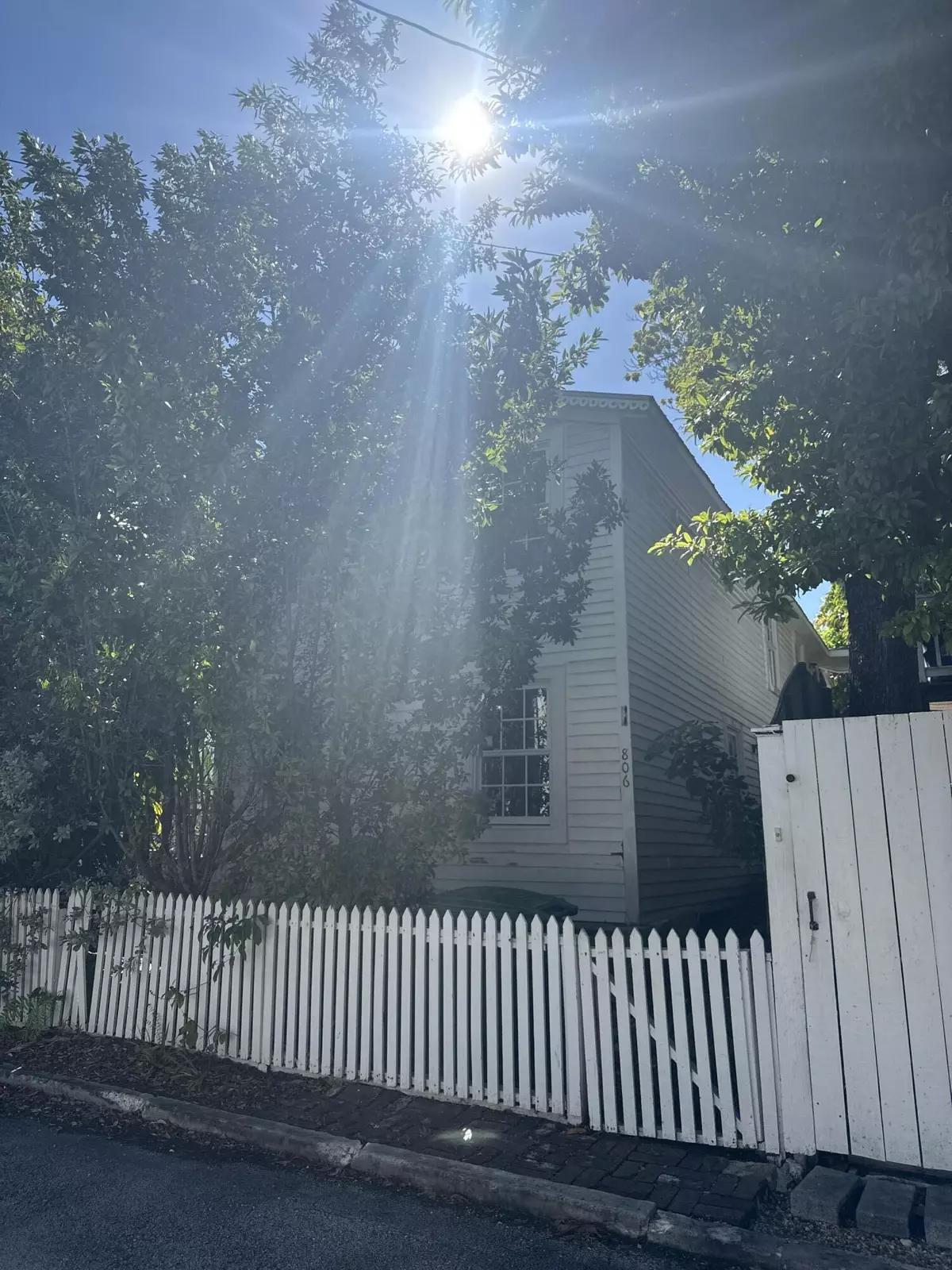 Key West, FL 33040,806 Pearl Street