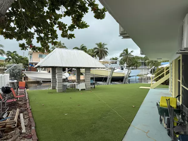 Key Largo, FL 33037,1126 Grand Street