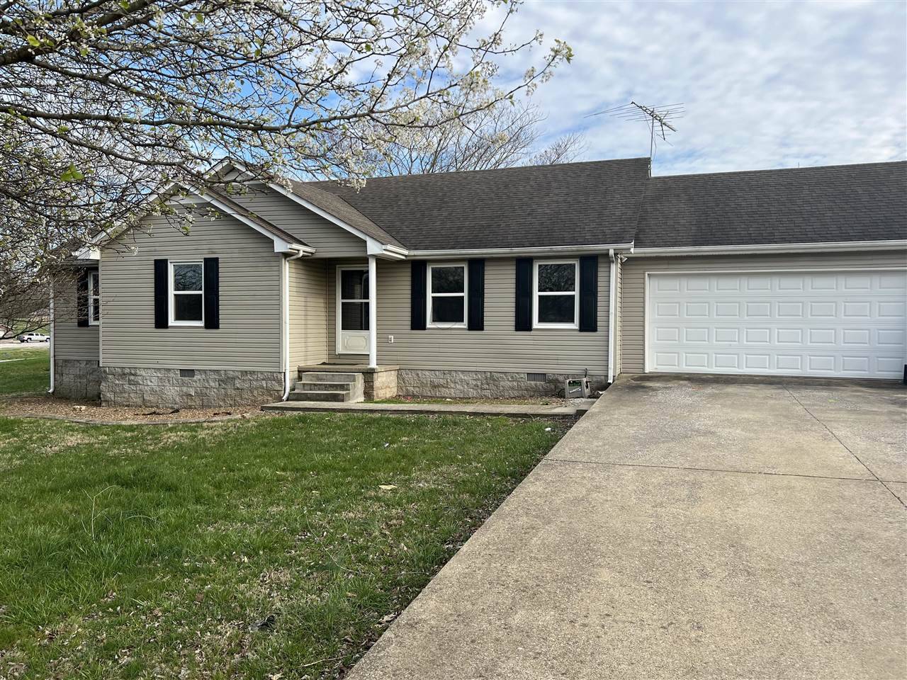 100 Foxglove Circle, Russellville, KY 42276