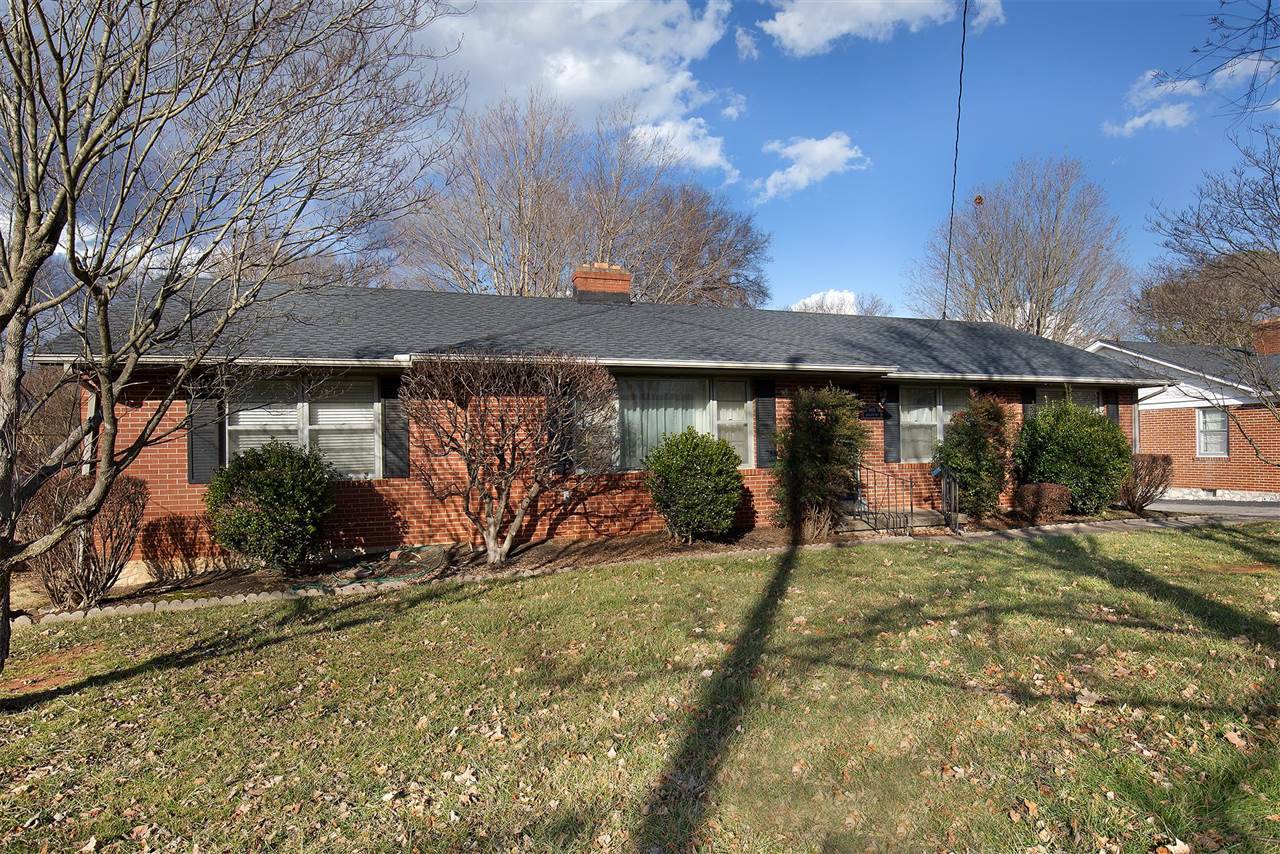 808 Roselawn Way, Bowling Green, KY 42101