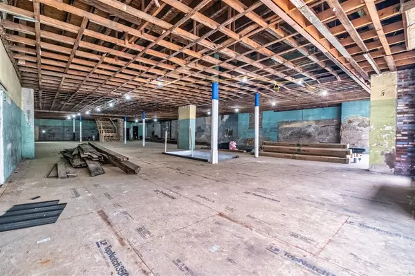 Russellville, KY 42276,177 & 179 N Main Street