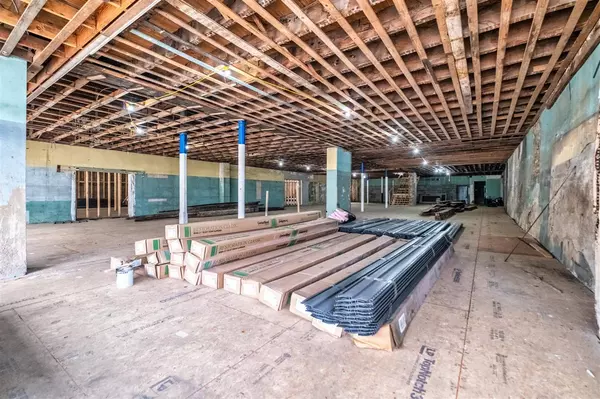 Russellville, KY 42276,177 & 179 N Main Street