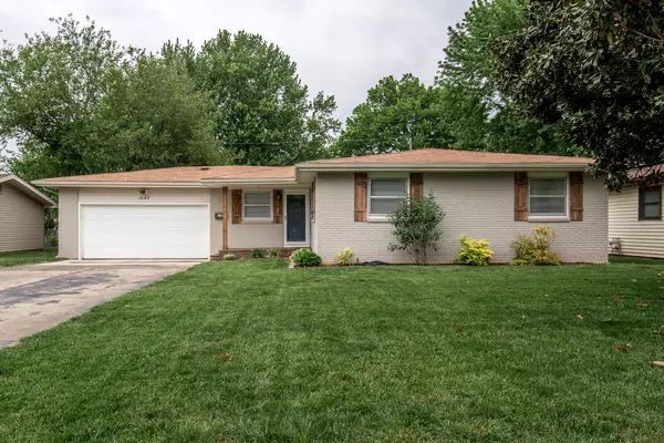 1043 East Edgewood Street, Springfield, MO 65807