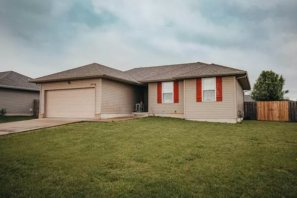 106 Cherry Avenue, Clever, MO 65631