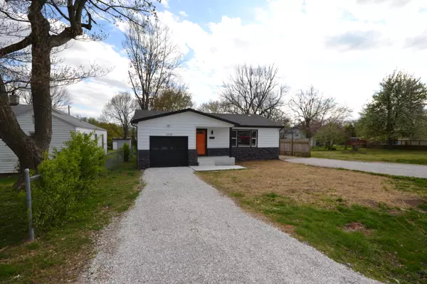 2938 West College Street, Springfield, MO 65802