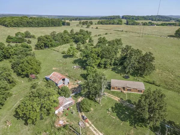 6977 North Farm Road 53, Ash Grove, MO 65604