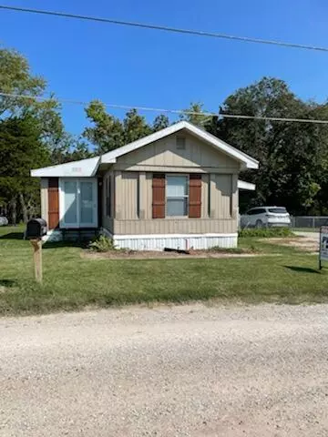 20599 Chipmunk Trail, Wheatland, MO 65779