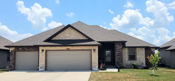 872 East Dyann Drive, Nixa, MO 65714