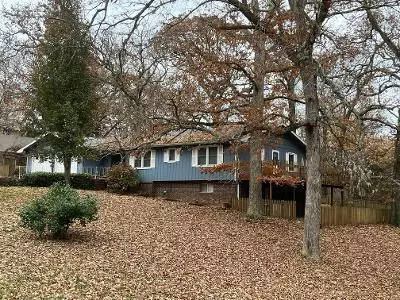 1006 Chinquapin Woods Street, Cassville, MO 65625