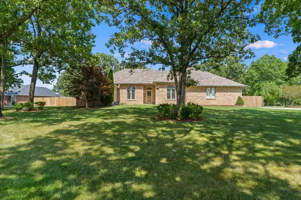 1520 Woodridge Drive, Marshfield, MO 65706