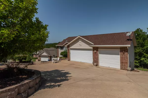 Branson, MO 65616,220 Tall Oaks Drive