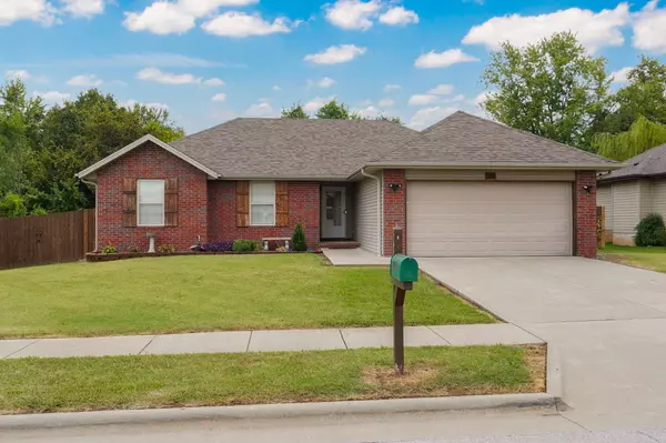 2831 West Setting Sun Drive, Springfield, MO 65807