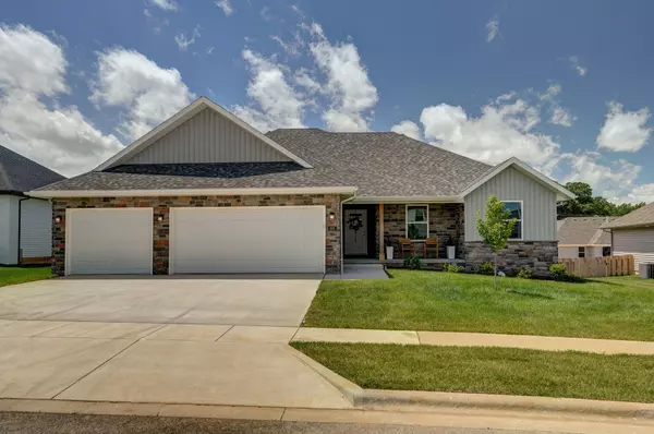 802 East Crew Drive, Nixa, MO 65714