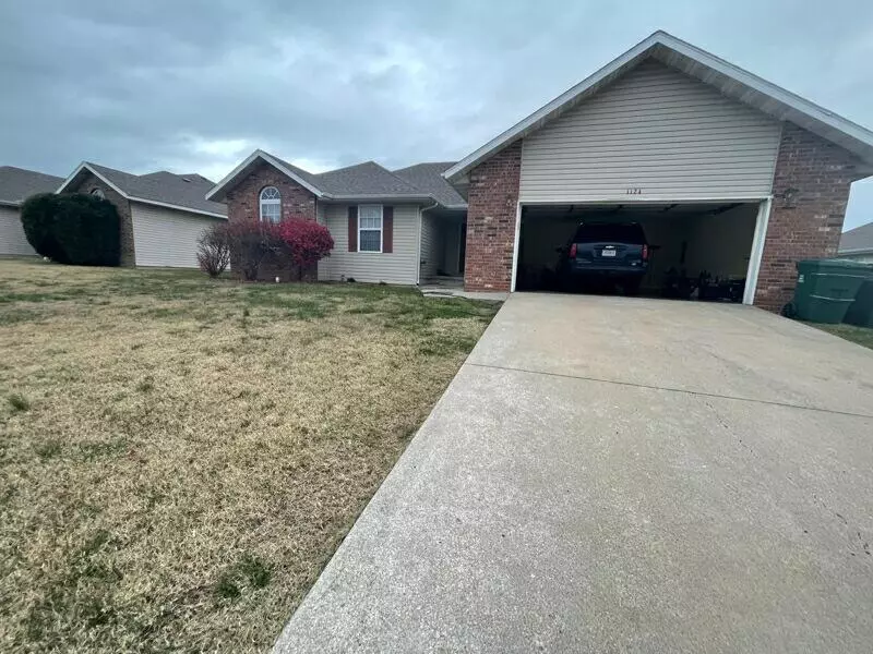 Monett, MO 65708,1124 Woodland Ridge Drive