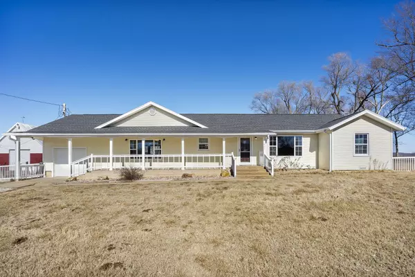 1421 East 420th Road, Bolivar, MO 65613