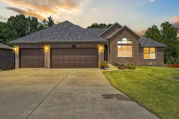 1907 East Highview Drive, Ozark, MO 65721