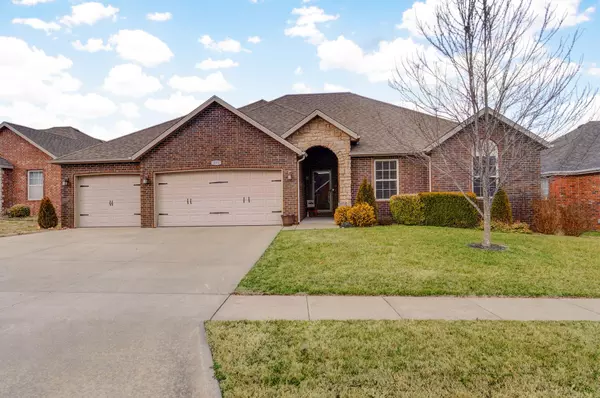 597 East Thornhill Drive, Nixa, MO 65714