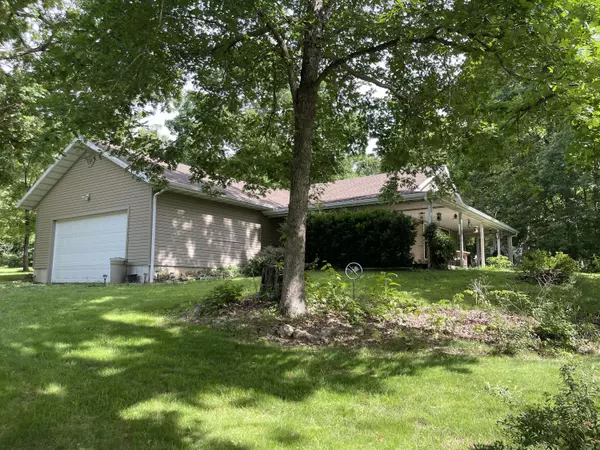 390 East 380th Road, Dunnegan, MO 65640